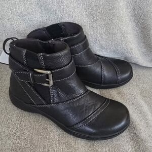 NEW Clarks Women's Carleigh Dalia Black Leather Ankle Boots w Buckle Size 6